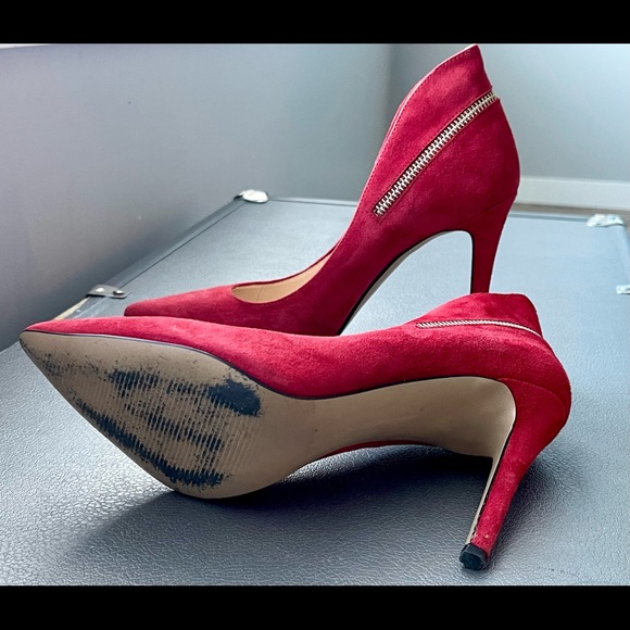 Red pumps - Picture 3 of 4